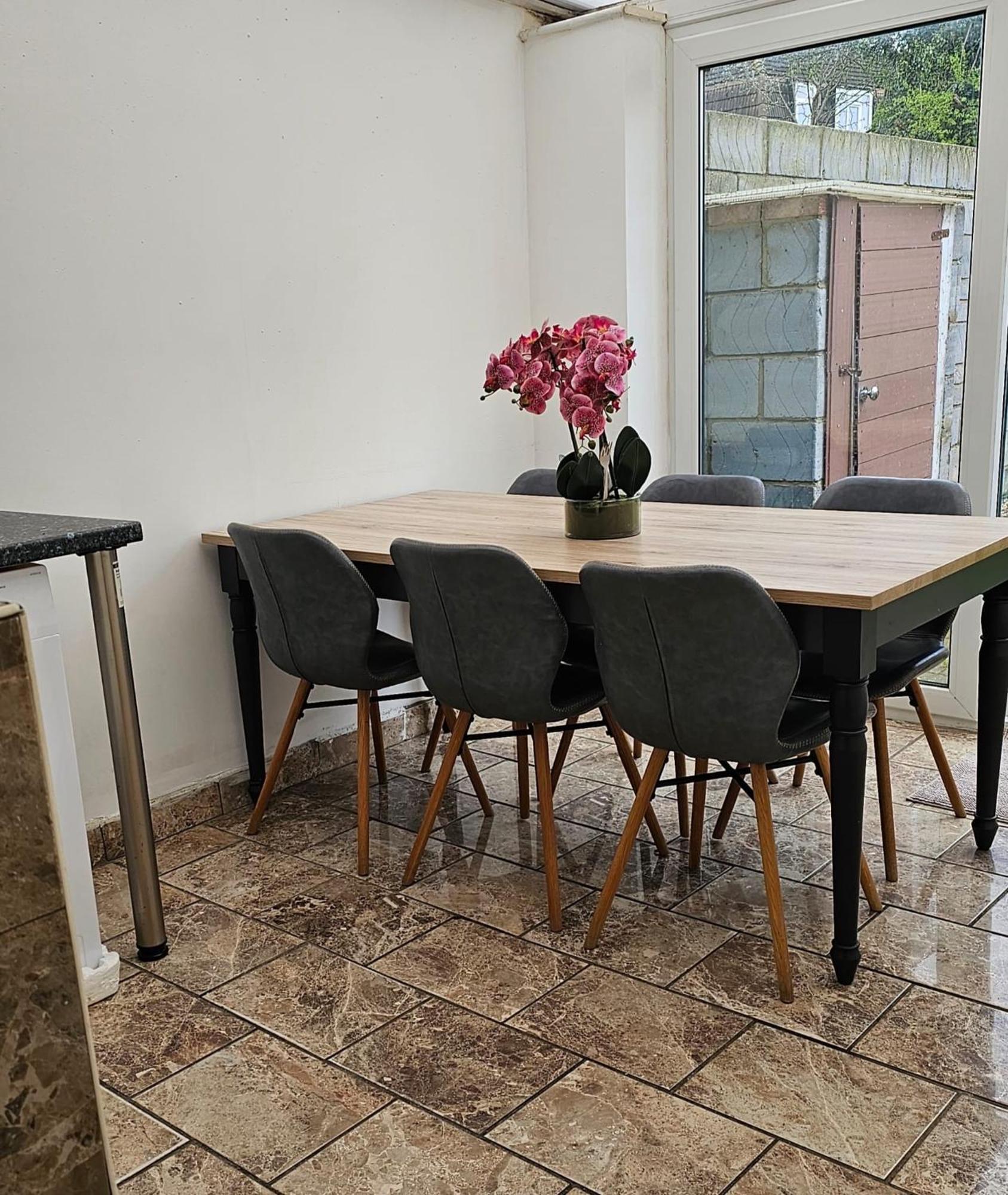 The Crescent, 3 Bed House With 2-3 Parking Spaces, Great For Contractors And Family Greenhithe Exterior photo